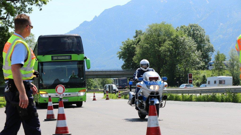 Kontollen am Grenzübergang Walserberg