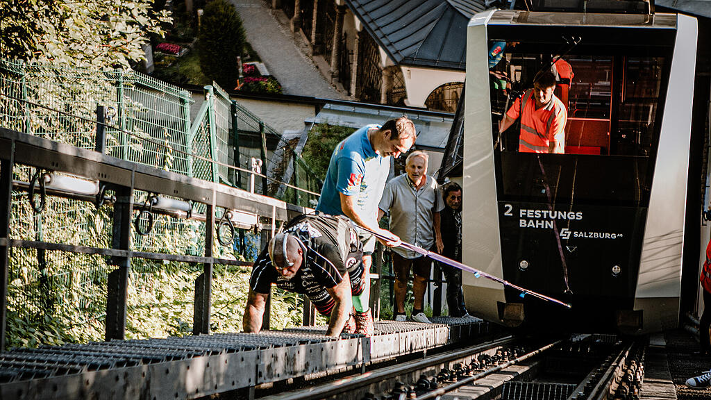 Weltrekordversuch FestungsBahn ziehen