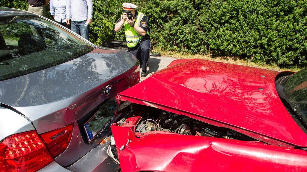 Fünf Verletzte bei Auffahrunfall in Münchner Bundesstraße