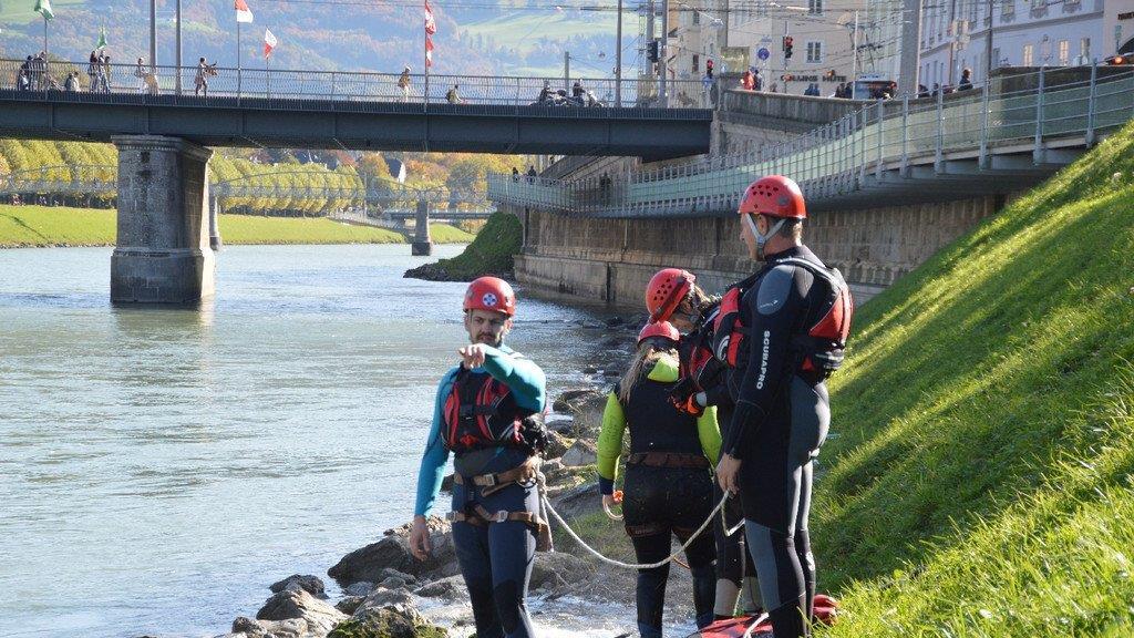 Übung der Wasserrettung, II