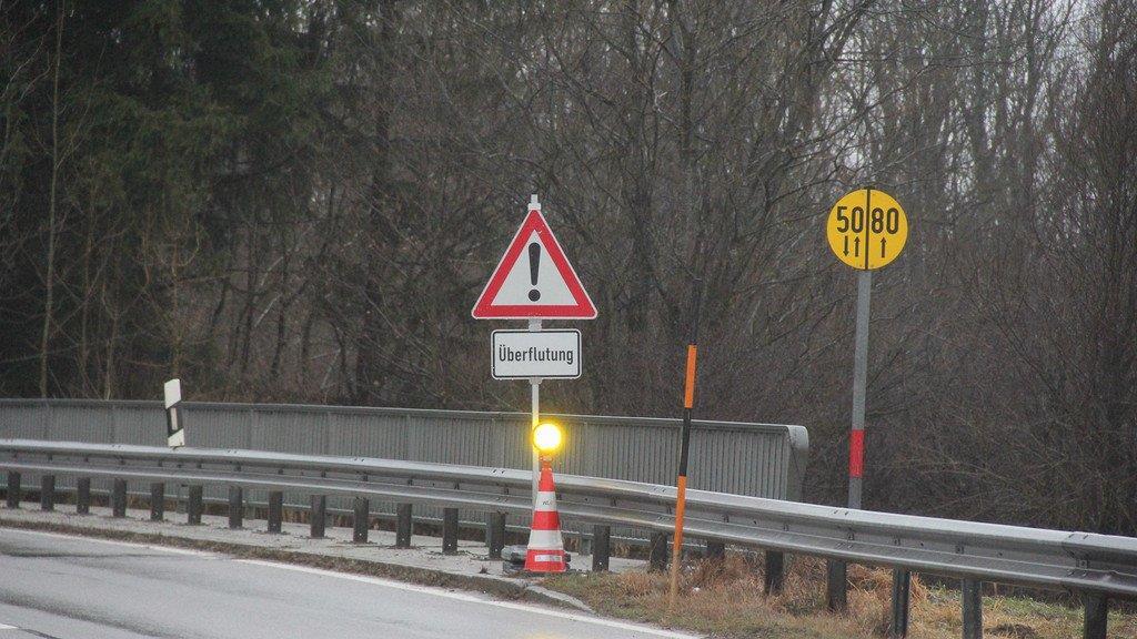 Tiroler Ache überflutet B 305