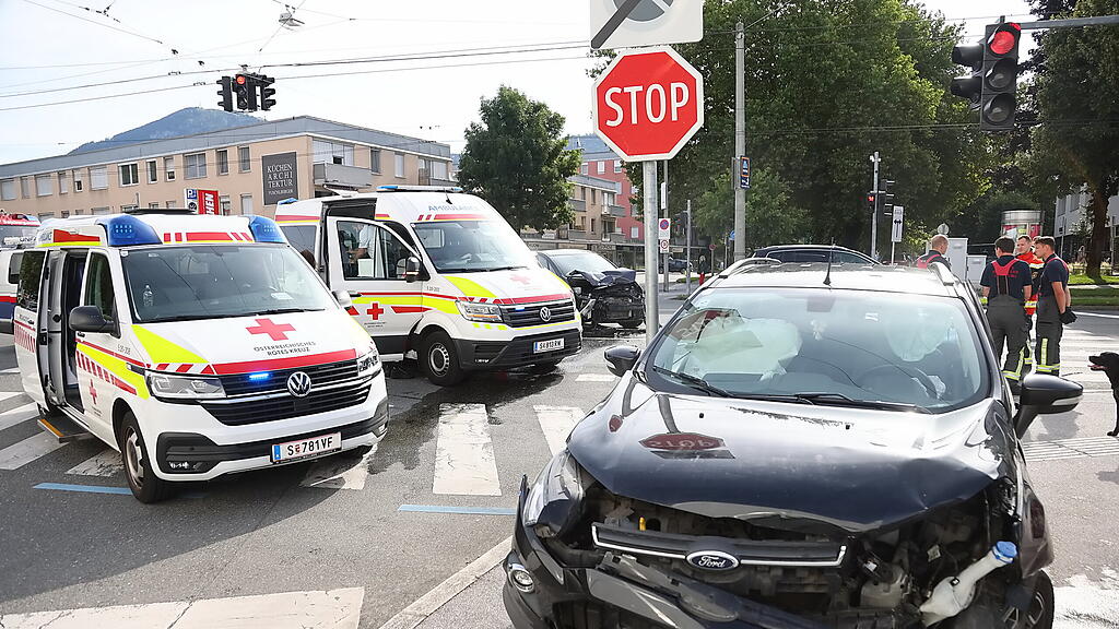 Stau nach Unfall auf Alpenstraße