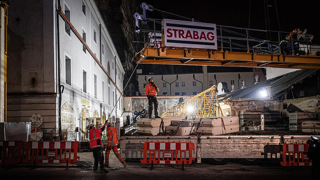 Kran beim Neutor aufgestellt