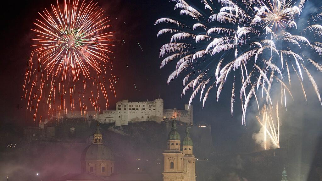 Mit einem großen Feuerwerk wird auch heuer wieder das neue Jahr in Salzburg eingeläutet.