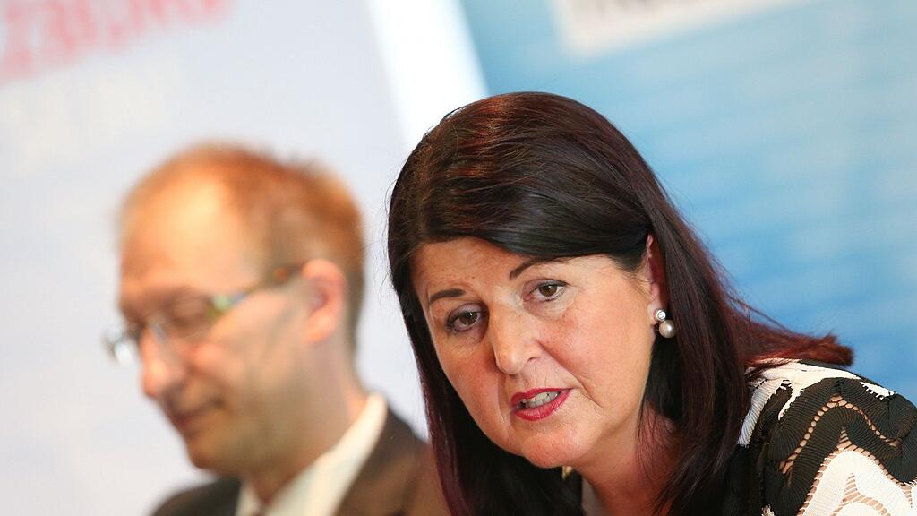 Gabi Burgstaller bei ihrer letzten Pressekonferenz als Landeshauptfrau.