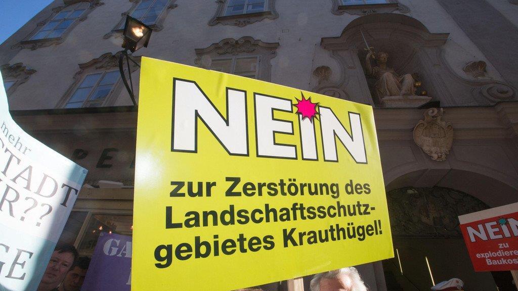 Demos vor dem Rathaus II