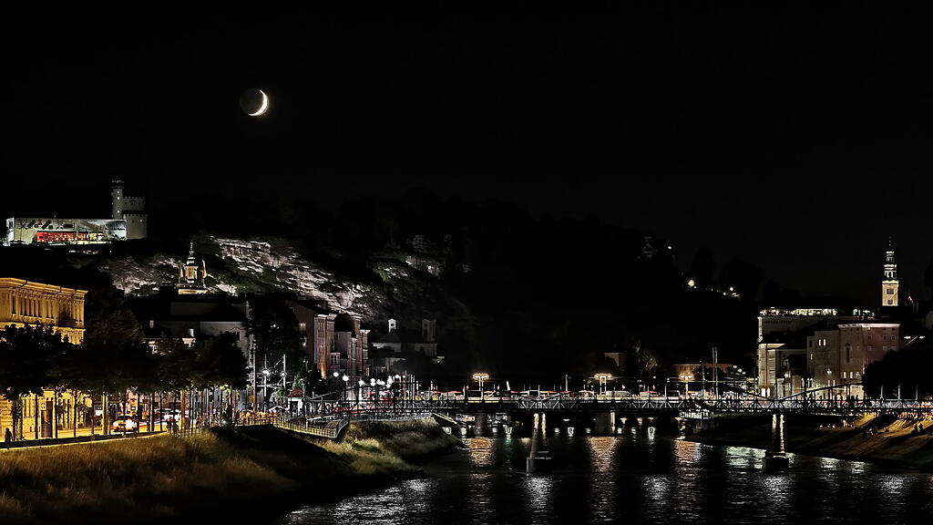 Mond über dem Salzburger Stadtfest