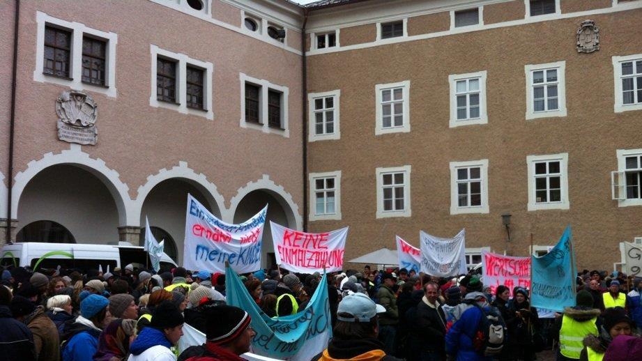 Protestmarsch zum Chiemseehof