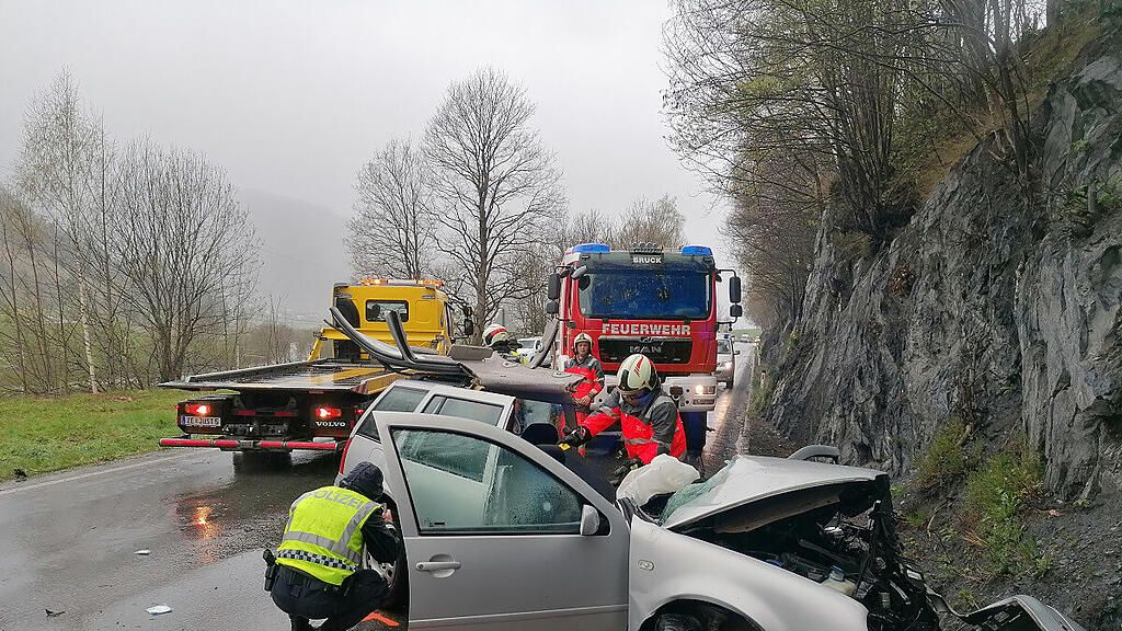 Unfall B311 zwischen Bruck und Gries
