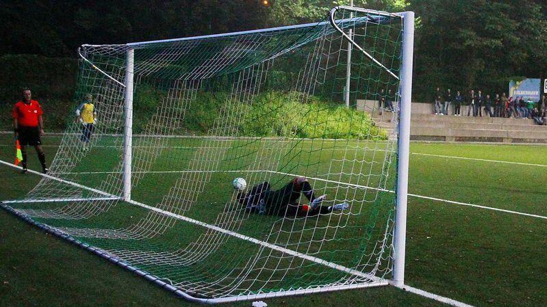 Ersatzgoalie Markus Stumper brachte seine Halleiner in die nächste Runde.