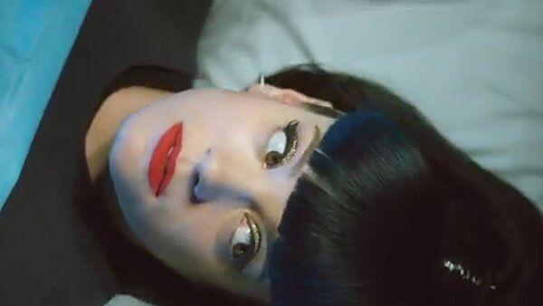 Lily Allen präsentiert neues Musikvideo "Hard Out Here".