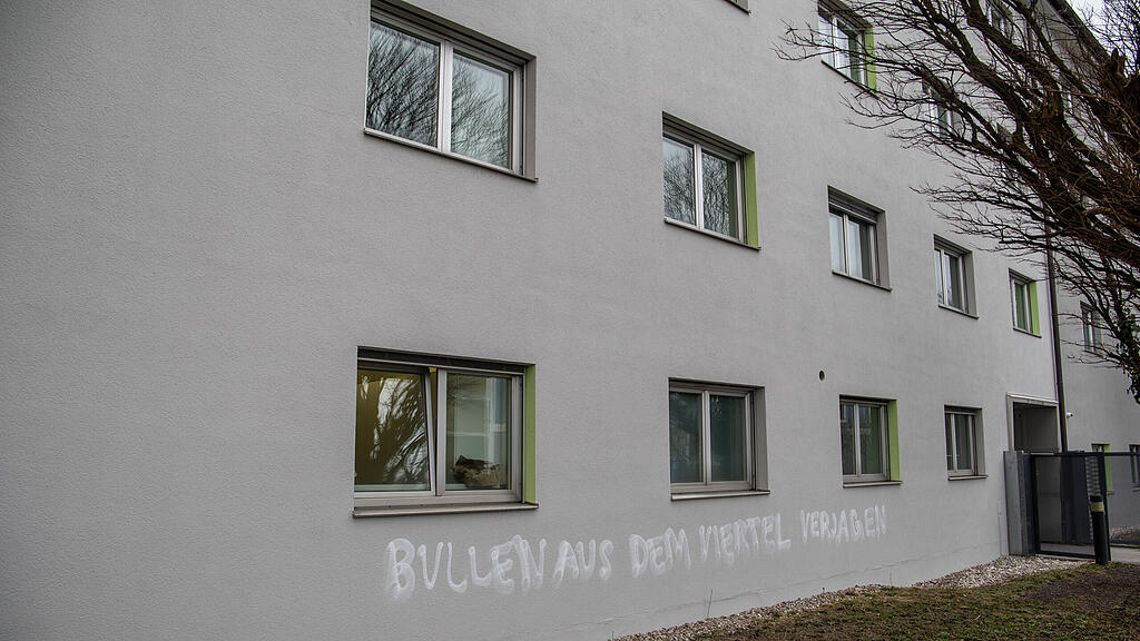 20200220_fmt_hass_schmiererei_polizeischule_mw-1.jpg