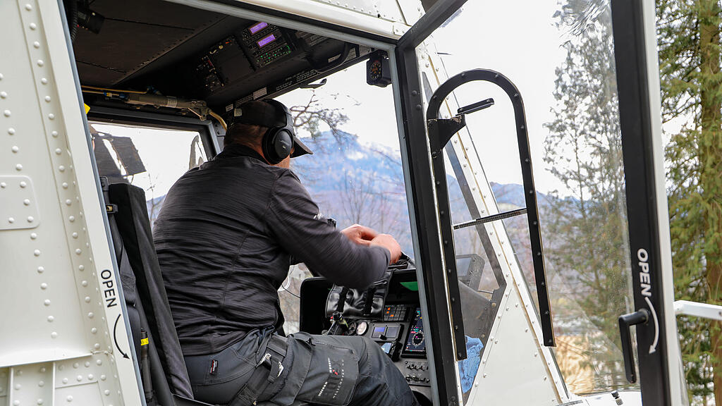 Baumfällungen per Hubschrauber am Kapuzinerberg