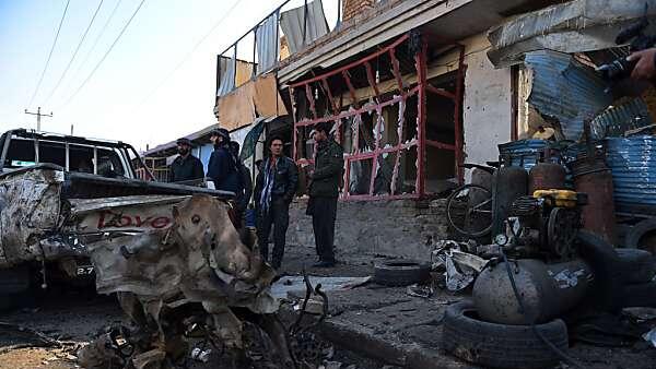Autobomben-Anschlag beim Flughafen von Kabul