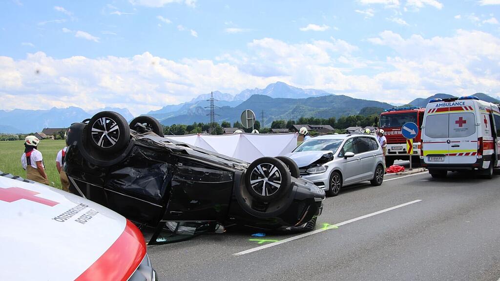 Mehrere Fahrzeuge in Crash auf Alpenstraße verwickelt