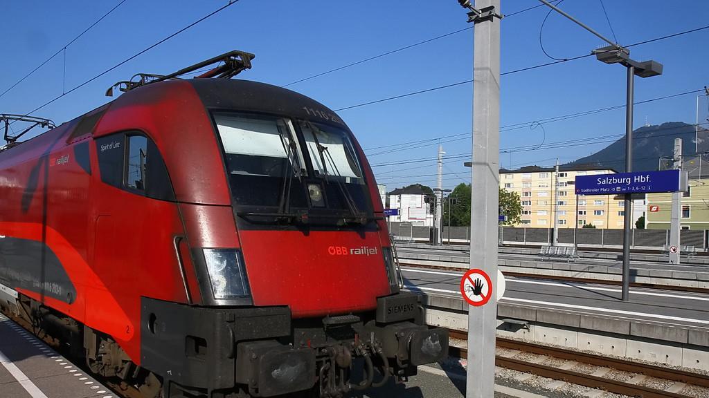 Flüchtlingszug in Salzburg