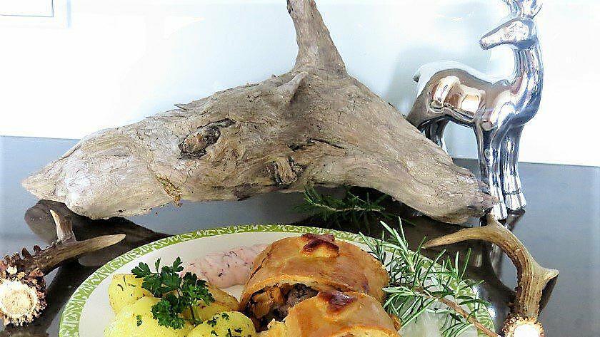 Egal ob Schwammerl oder Pilze: Der Rehrücken im Teigmantel schmeckt immer.