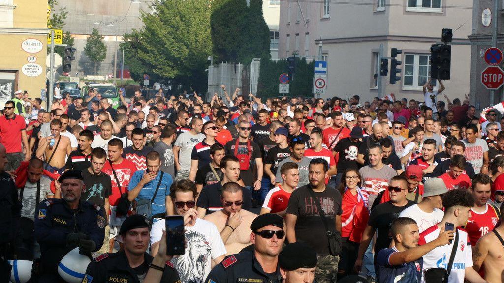 Red Bull Salzburg - Roter Stern Belgrad: Fanmarsch