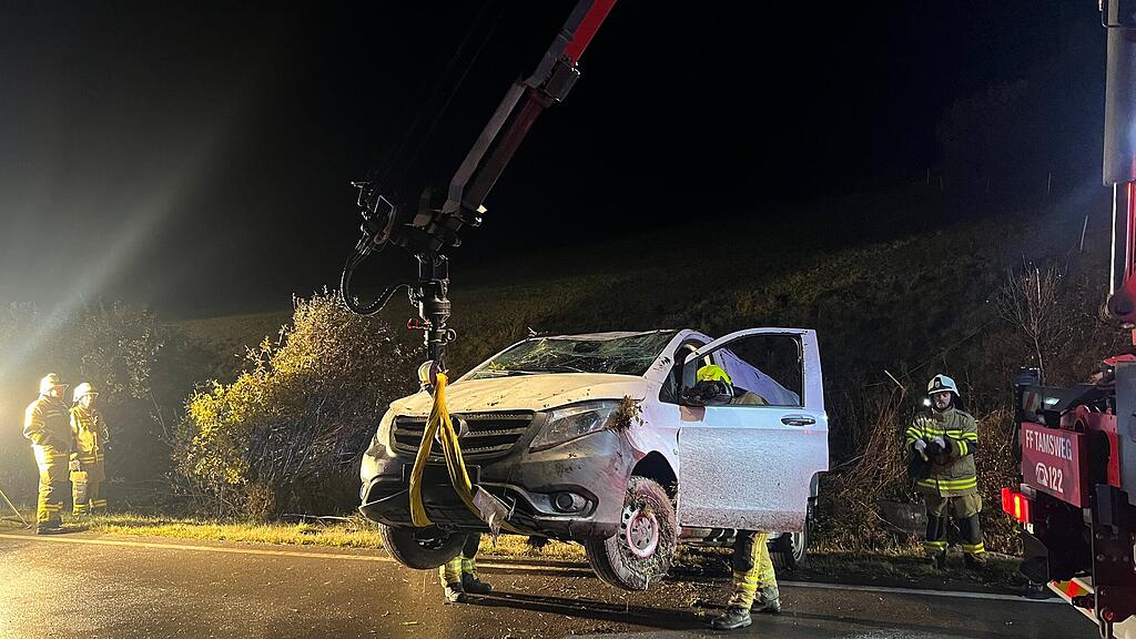 Unfall mit Kastenwagen auf B99 im Lungau