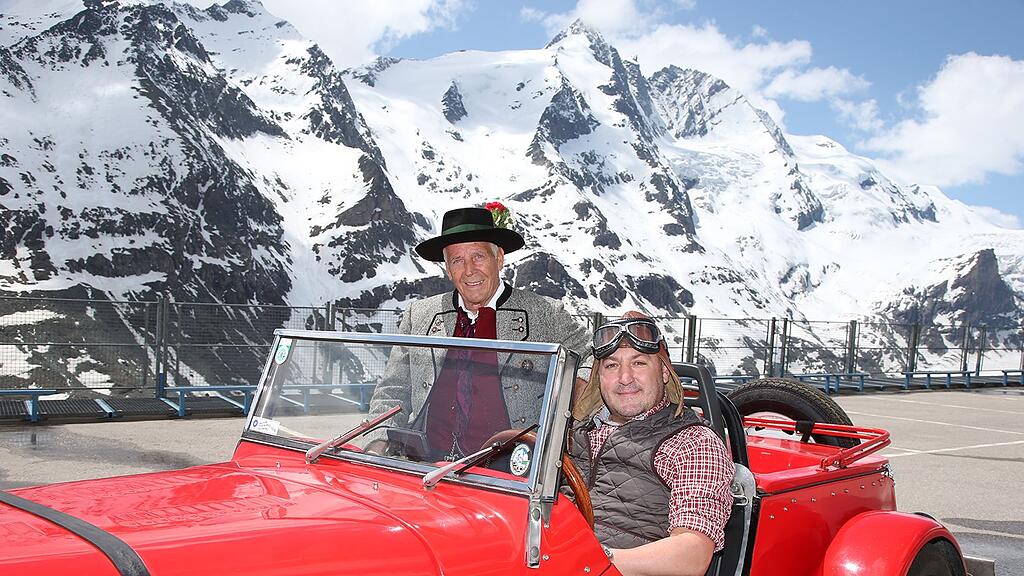 Friedl Fleissner, Großglockner Bergführer (links) und Rudi Roubinek („Seyffenstein“), Schauspieler und Autor auf der Kaiser-Franz-Josefs-Höhe