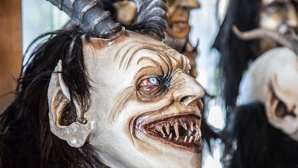 Bilder der Maskenausstellung