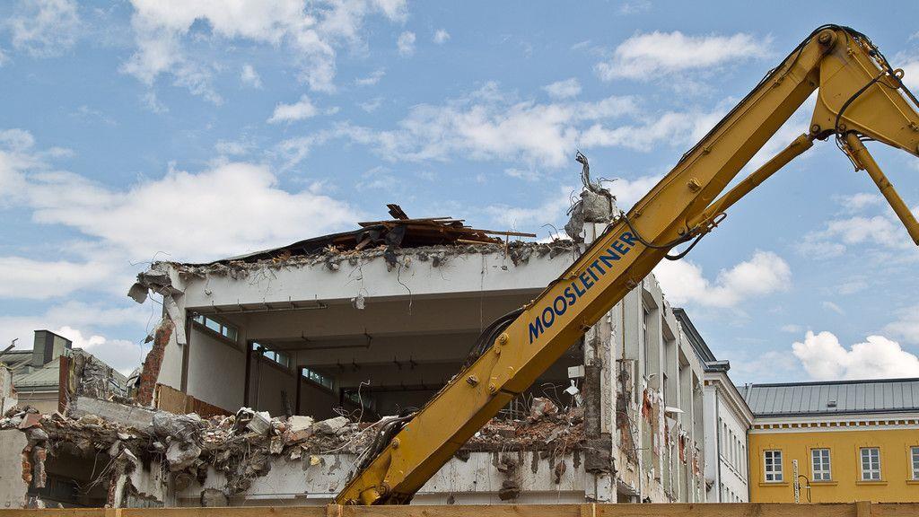 Abrissarbeiten am Christian-Doppler-Gymnasium