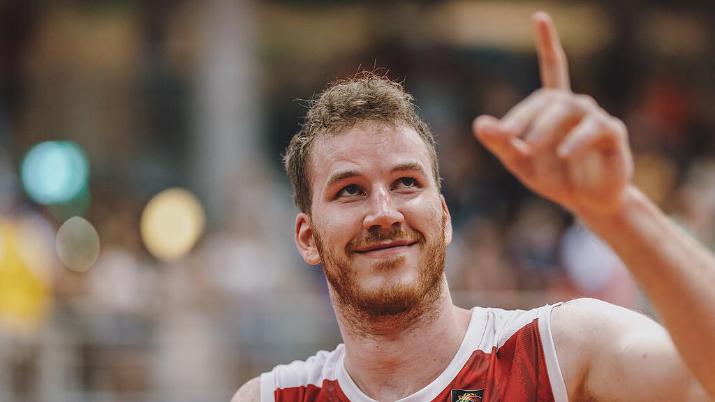 Basketball: AUT:IRL2