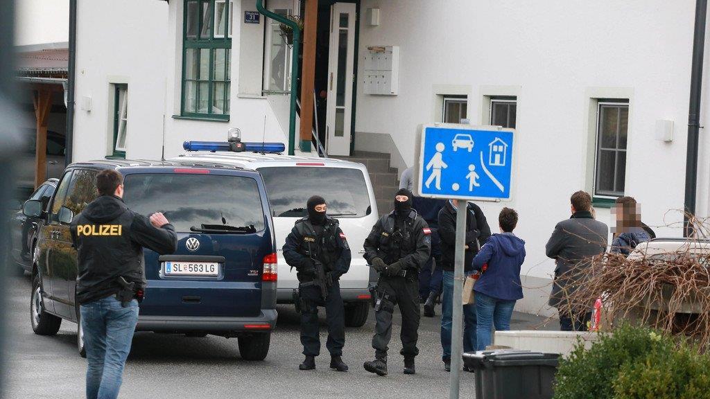Mord in Saalfelden: Emotionen bei Lokalaugenschein