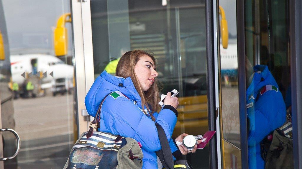 Ski-Damen heben von Salzburg ab
