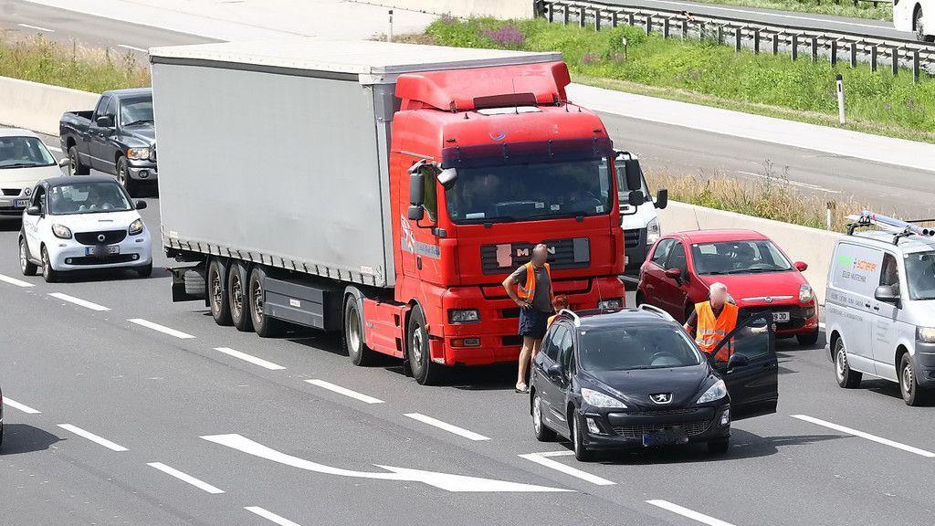 Stau nach Auffahrunfall auf A10