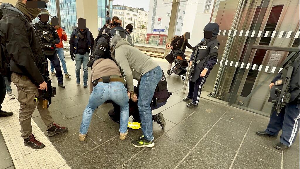 Großeinsatz im Salzburger Hauptbahnhof