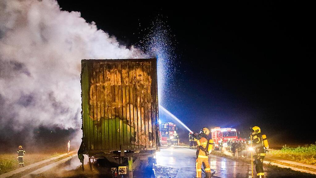 Der Brand hielt zahlreiche Florianijünger auf Trab.
