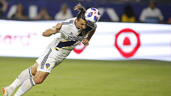Ibrahimovic per Kopf zum Tor