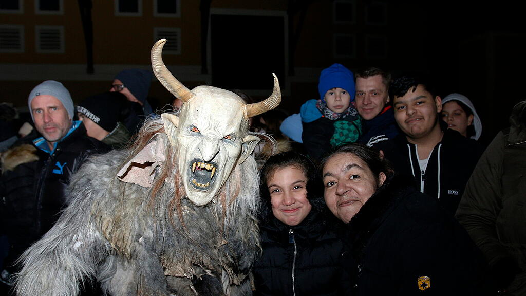 Maxglaner Krampus und Perchtenlauf