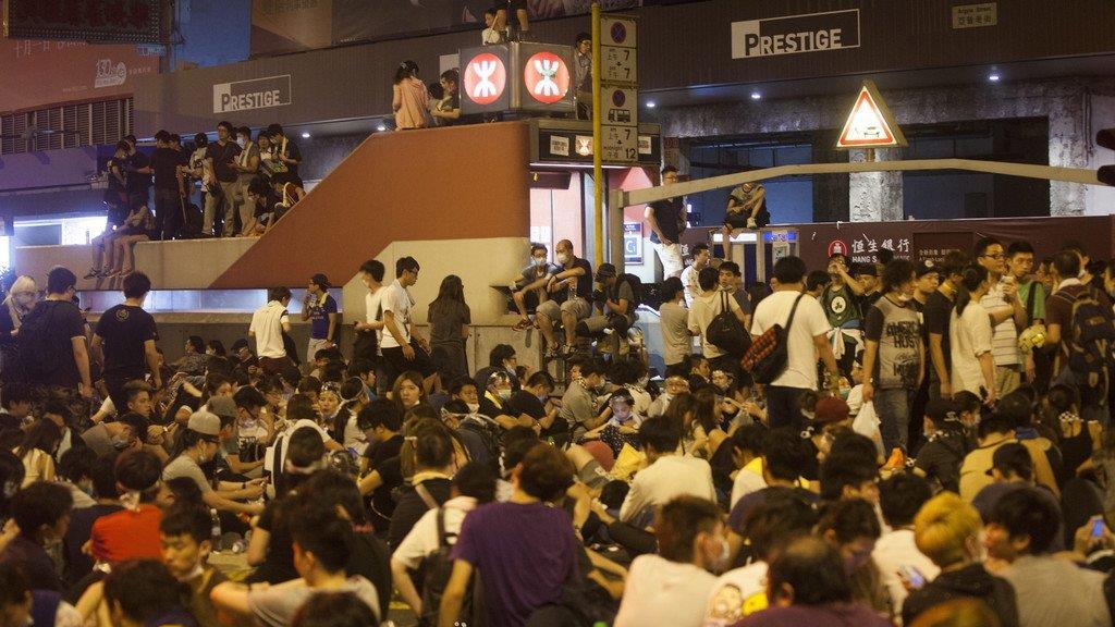 Demonstranten legen Hongkong lahm