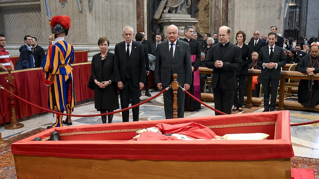 Abschied von Papst Franziskus: Letzte Ehre von Van der Bellen und Stocker