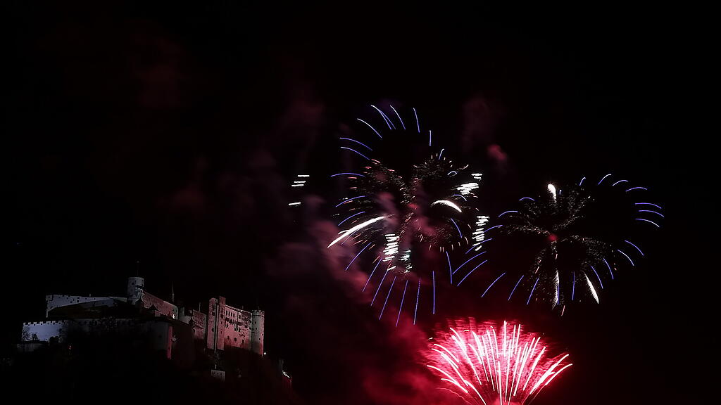 Silvesterfeuerwerk 2021\/22 in der Stadt Salzburg
