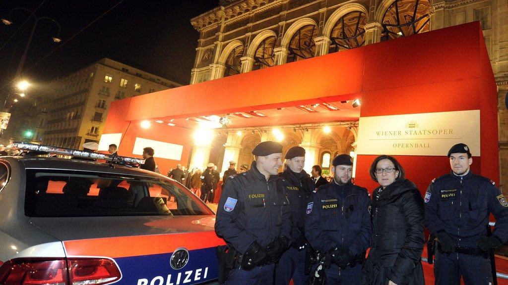 Opernball 2014: Eindrücke vor der Oper