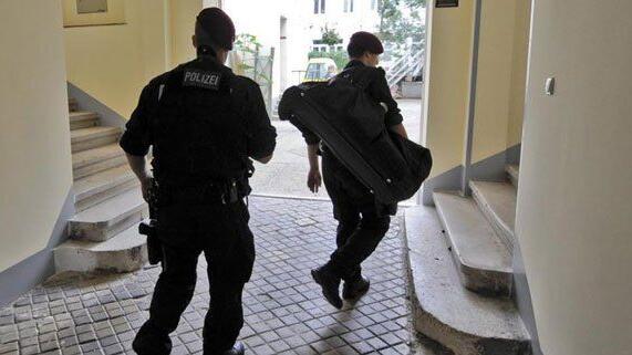 Der Angeklagte soll den Pensionisten in einer Wohnung in Wien-Mariahilf erstochen haben.