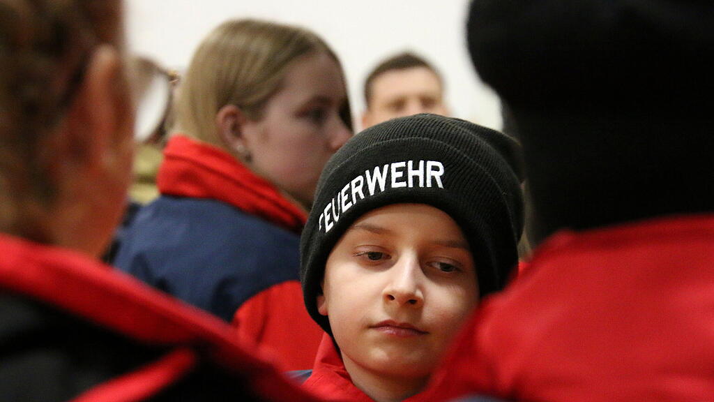 Feuerwehr Friedenslicht\u00fcbergabe im Bezirk Flachgau