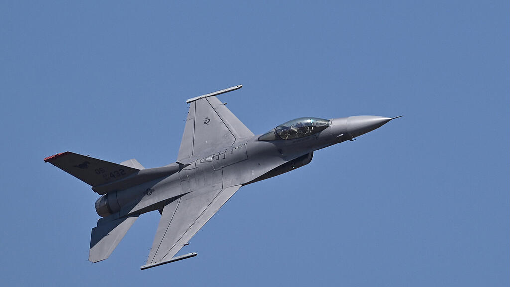 F-16