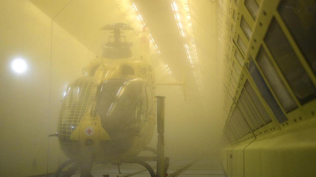 Hubschrauber im Klima-Wind-Kanal