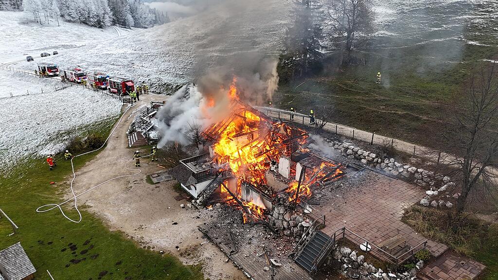 Buchbergalm in St. Gilgen abgebrannt