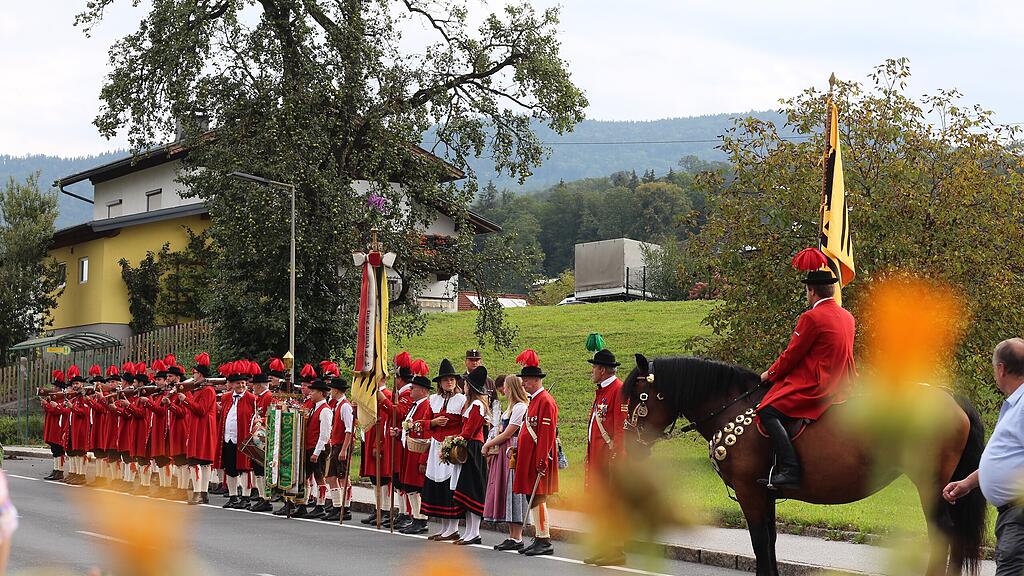 75 Jahre Trachtenverein  D\u00b4Puachstoana