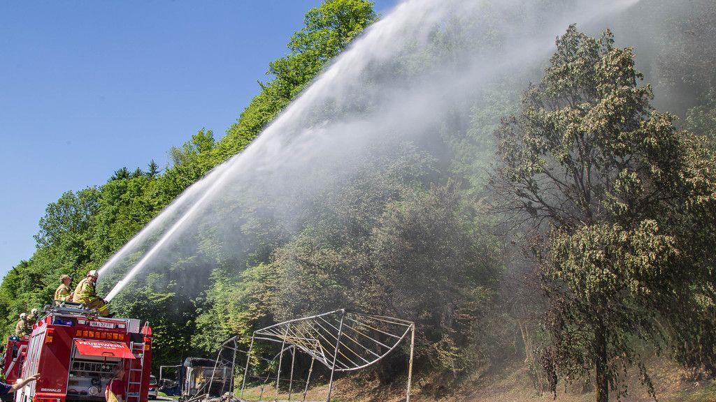 Lkw-Vollbrand auf A10 bei Hallein
