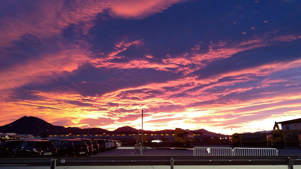 Wundersch\u00f6ner Sonnenaufgang \u00fcber Salzburg III