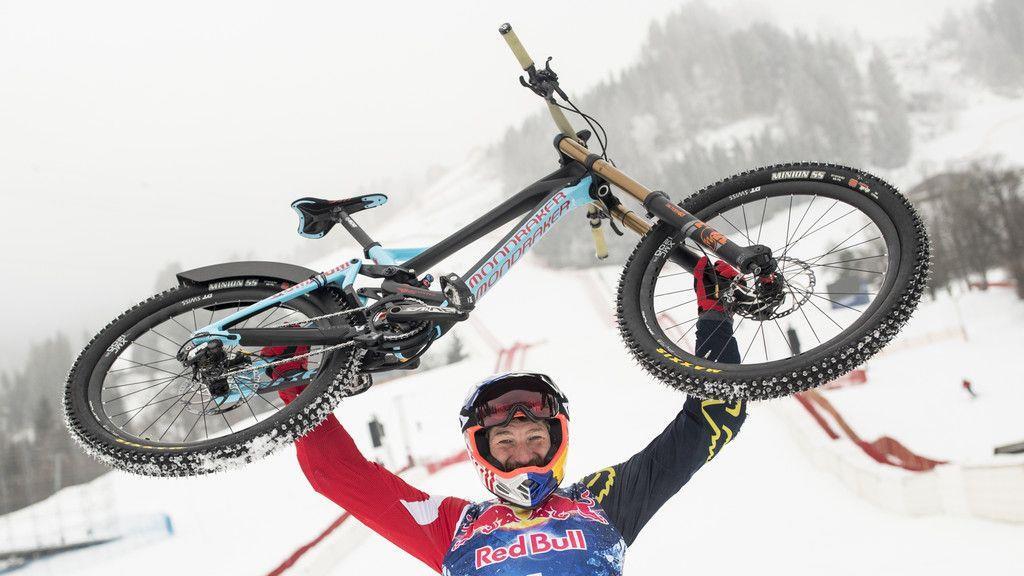 Mountainbiker Max Stöckl bezwingt die Streif