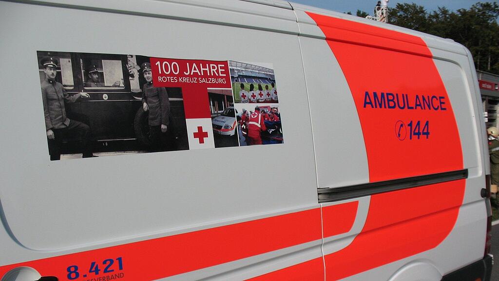 Der Motorradfahrer und die Lenkerin des Pkw wurden in das UKH Salzburg eingeliefert.
