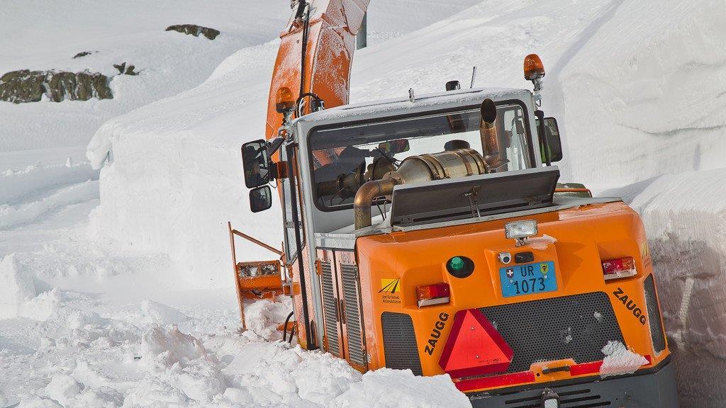 Schneeräumung am Gotthardpass