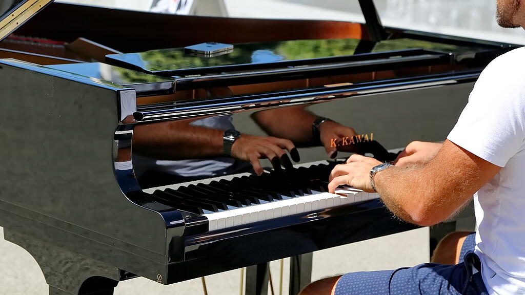Open Piano am Salzburger Kajetanerplatz
